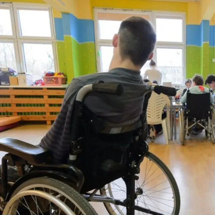 Vibo, il grido d'aiuto della cooperativa Fenice al vescovo: «Serve una sede e un nuovo pulmino, rischiamo di chiudere»