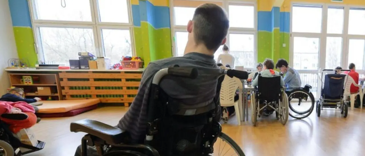 Vibo, il grido d'aiuto della cooperativa Fenice al vescovo: «Serve una sede e un nuovo pulmino, rischiamo di chiudere»