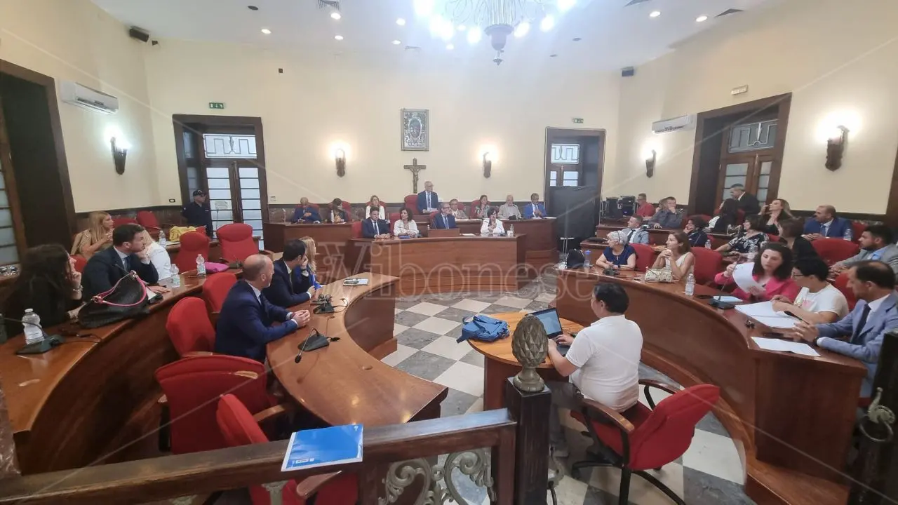 Vibo, Fdi invita il sindaco a dare risposte convincenti sul presunto assessore incompatibile