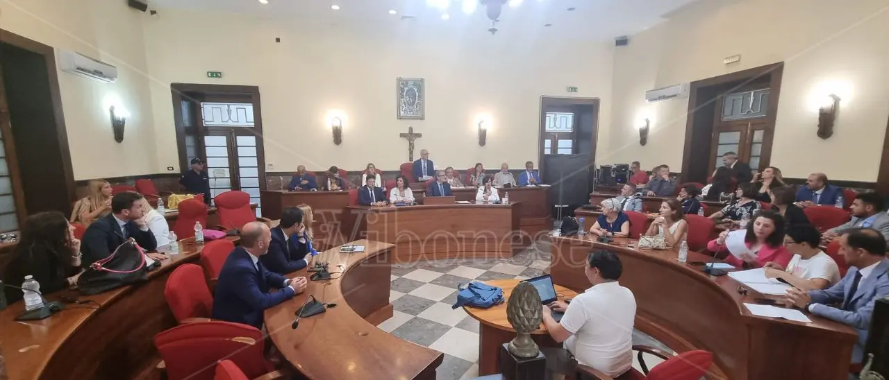 Vibo, Fdi invita il sindaco a dare risposte convincenti sul presunto assessore incompatibile