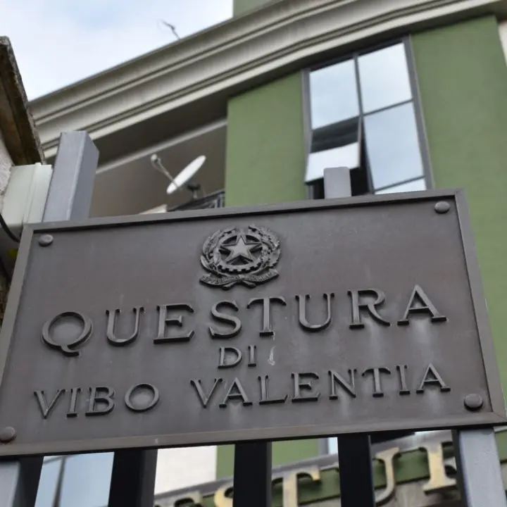 Vibo, perseguita la compagna del suo ex fidanzato: ammonita dal questore e invitata a seguire un percorso di recupero contro la violenza