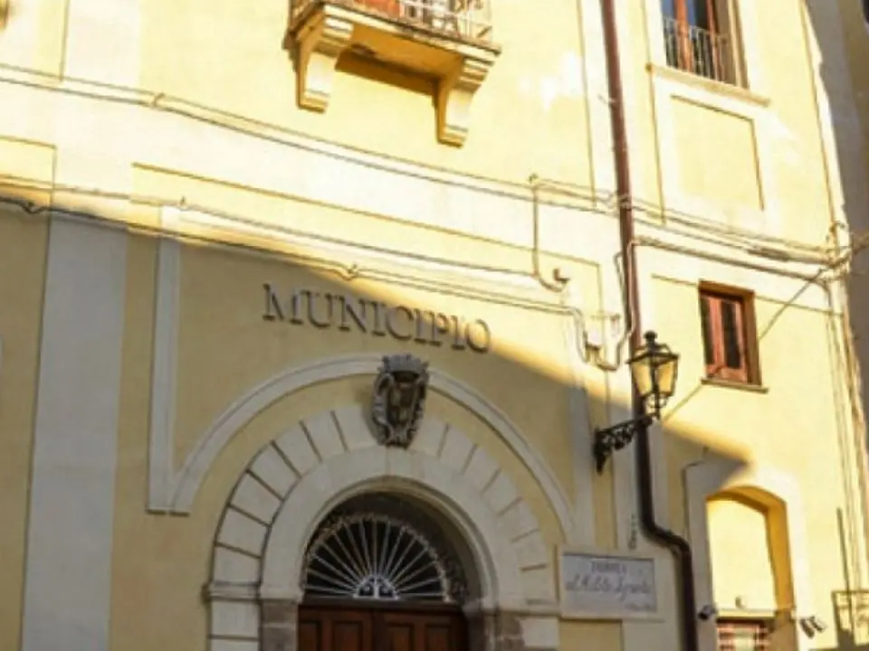 Comune di Tropea, sospesi e sostituiti i responsabili degli uffici Lavori pubblici e Urbanistica