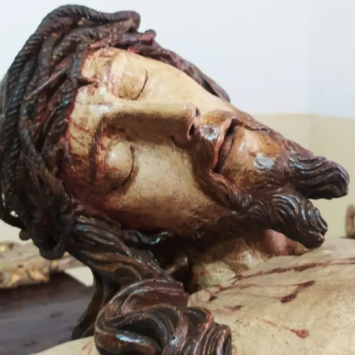 Arte e fede, a Dasà concluso il restauro dell’antico Crocefisso ligneo