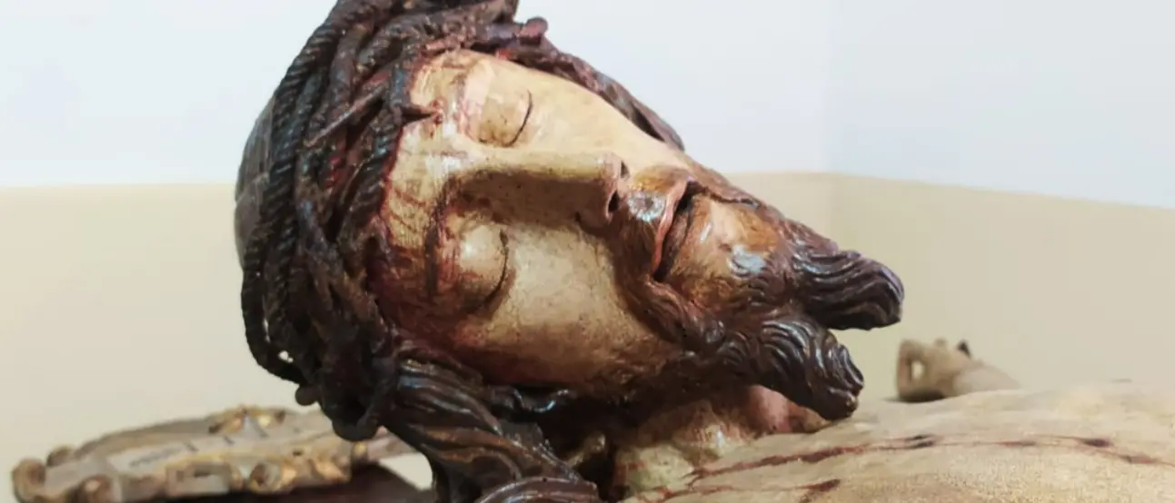 Arte e fede, a Dasà concluso il restauro dell’antico Crocefisso ligneo