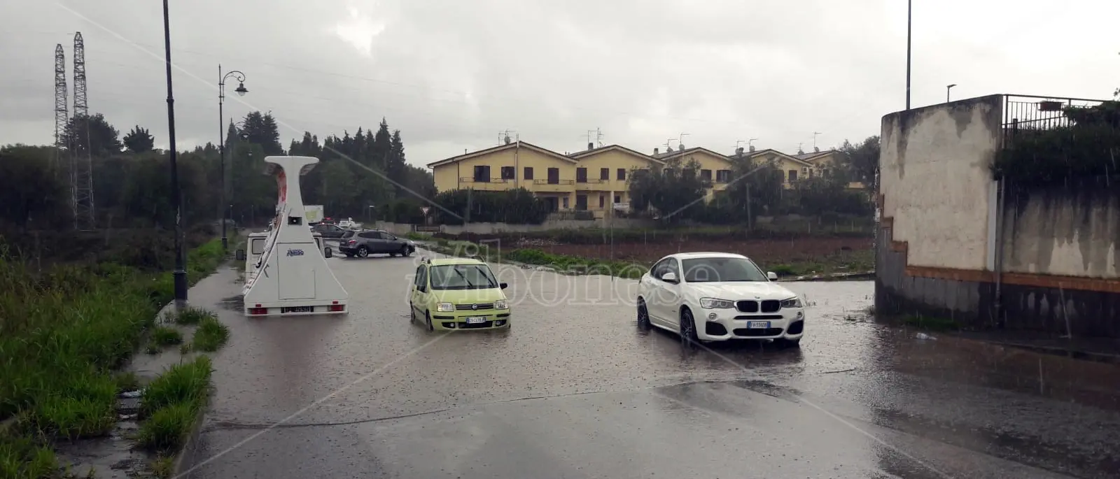 Maltempo a Vibo, allagamenti in scantinati e “strade-fiume” - Video