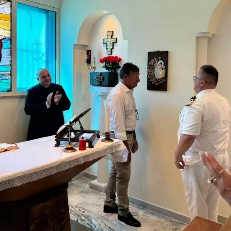 Vibo Marina, benedetto e deposto nella cappella della Capitaneria di Porto il quadro della Madonna con il Bambinello