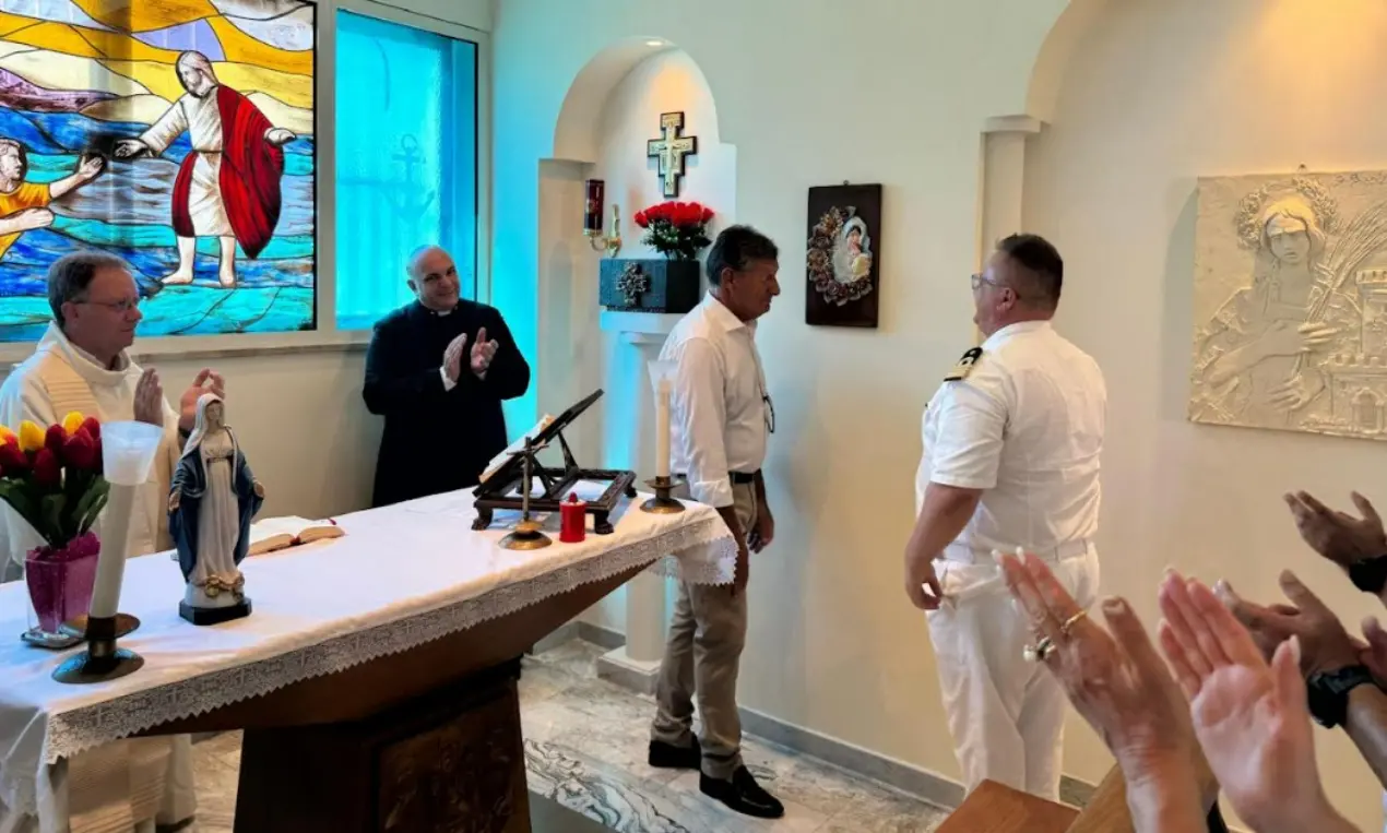 Vibo Marina, benedetto e deposto nella cappella della Capitaneria di Porto il quadro della Madonna con il Bambinello