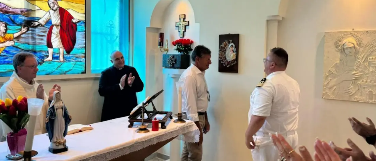 Vibo Marina, benedetto e deposto nella cappella della Capitaneria di Porto il quadro della Madonna con il Bambinello