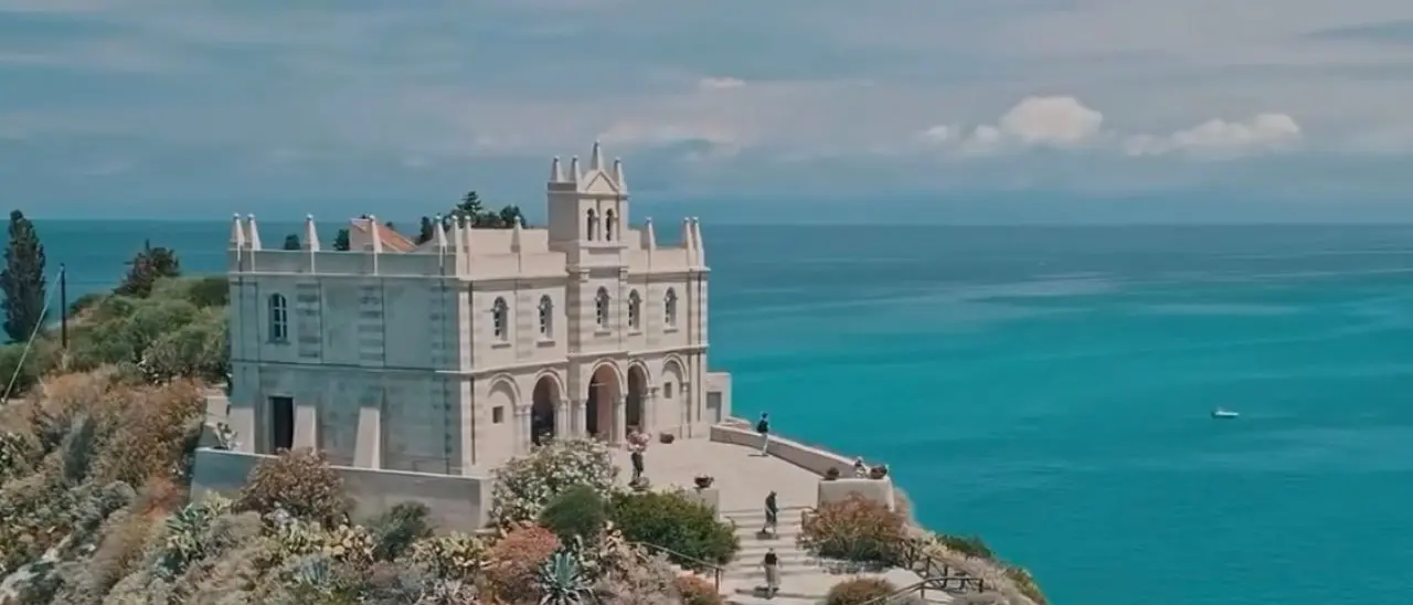 A Tropea la rassegna “Paride” anima il Maggio dei libri 2025 tra mito, cultura e attualità: ecco il programma