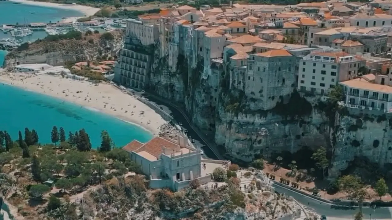 La città di Tropea presenta il calendario degli eventi estivi: si parte oggi e si continua fino a ottobre. Ecco il programma