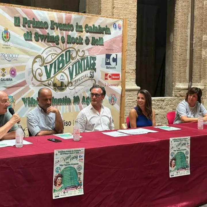 Al via la nuova edizione di Vibo vintage, la Pro loco cittadina: «Primo evento di swing e rock and roll in Calabria» -Video