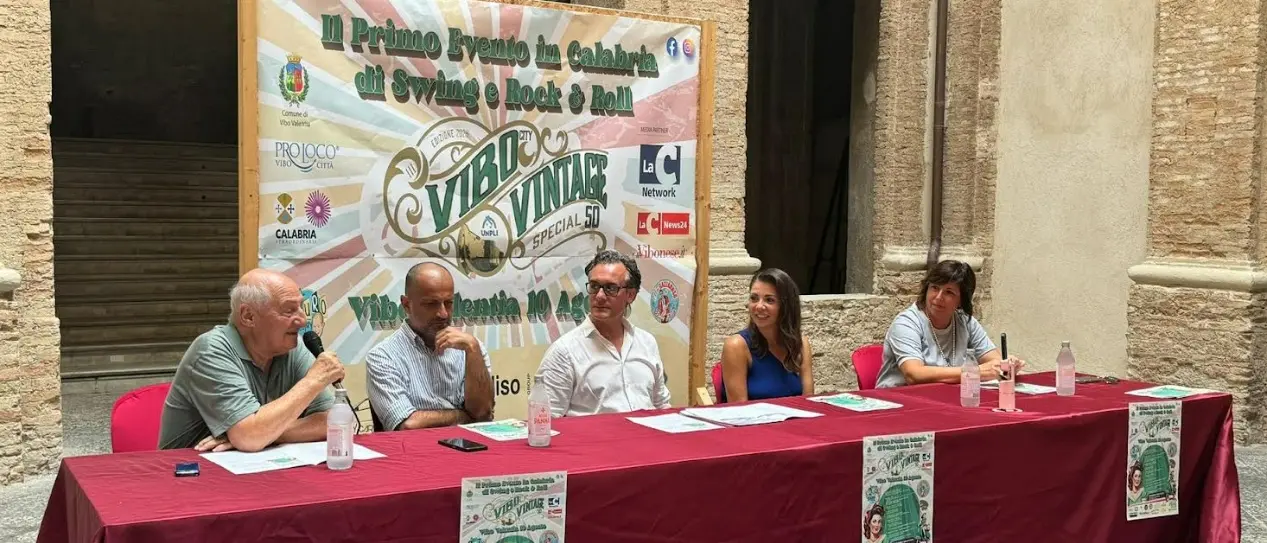 Al via la nuova edizione di Vibo vintage, la Pro loco cittadina: «Primo evento di swing e rock and roll in Calabria» -Video