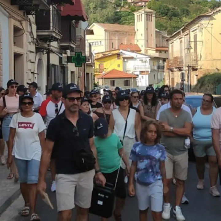 Pizzoni, grande successo per la prima giornata di trekking urbano nel centro storico