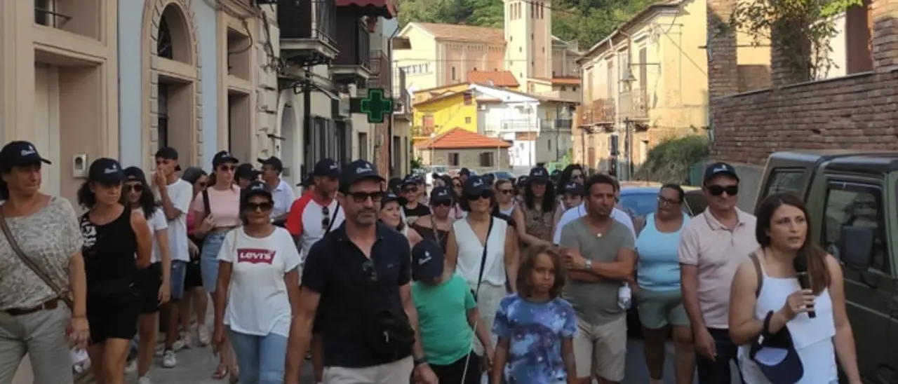 Pizzoni, grande successo per la prima giornata di trekking urbano nel centro storico