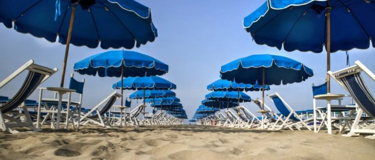 Sciopero stabilimenti balneari: a Tropea e lungo la Costa degli Dei ombrelloni aperti. Per il sindacato «adesione comunque massiccia»