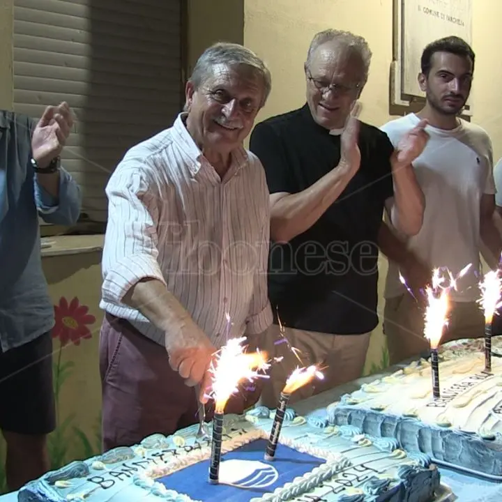 I turisti riscoprono le bellezze di Parghelia dopo la bandiera blu, il sindaco: «Numeri e prenotazioni in crescita» - Video