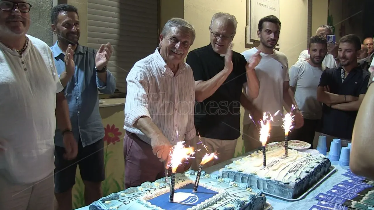 I turisti riscoprono le bellezze di Parghelia dopo la bandiera blu, il sindaco: «Numeri e prenotazioni in crescita» - Video