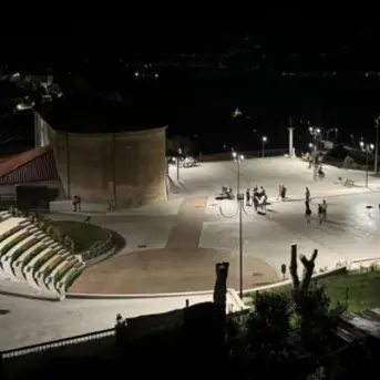 Ad Arzona di Filandari inaugurata la piazza-teatro, il sindaco Fuduli: «Vero e proprio capolavoro»