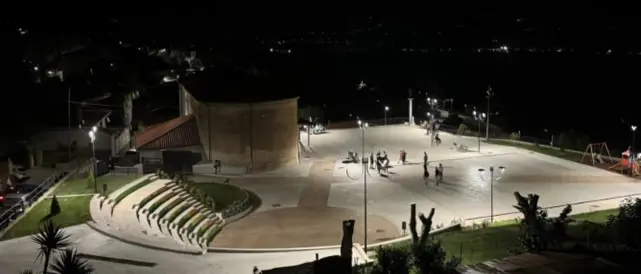 Ad Arzona di Filandari inaugurata la piazza-teatro, il sindaco Fuduli: «Vero e proprio capolavoro»