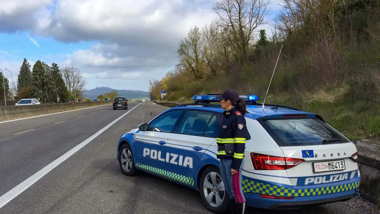 Travolge tre ragazzi e fugge: arrestato 49enne a Cassino\n