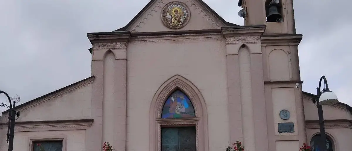 Favelloni, chiesa chiusa e santo patrono sotto chiave. Emigranti e fedeli amareggiati: «Speriamo nell'intervento del vescovo»