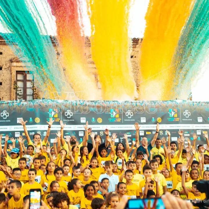 Correre fa bene (anche) alla solidarietà: la Stracittadina Filadelfiese sorprende ancora per risultati e partecipazione - VIDEO