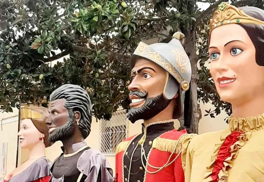 San Costantino si prepara all'invasione dei giganti: 20 coppie di colossi in cartapesta sfileranno a passo di danza