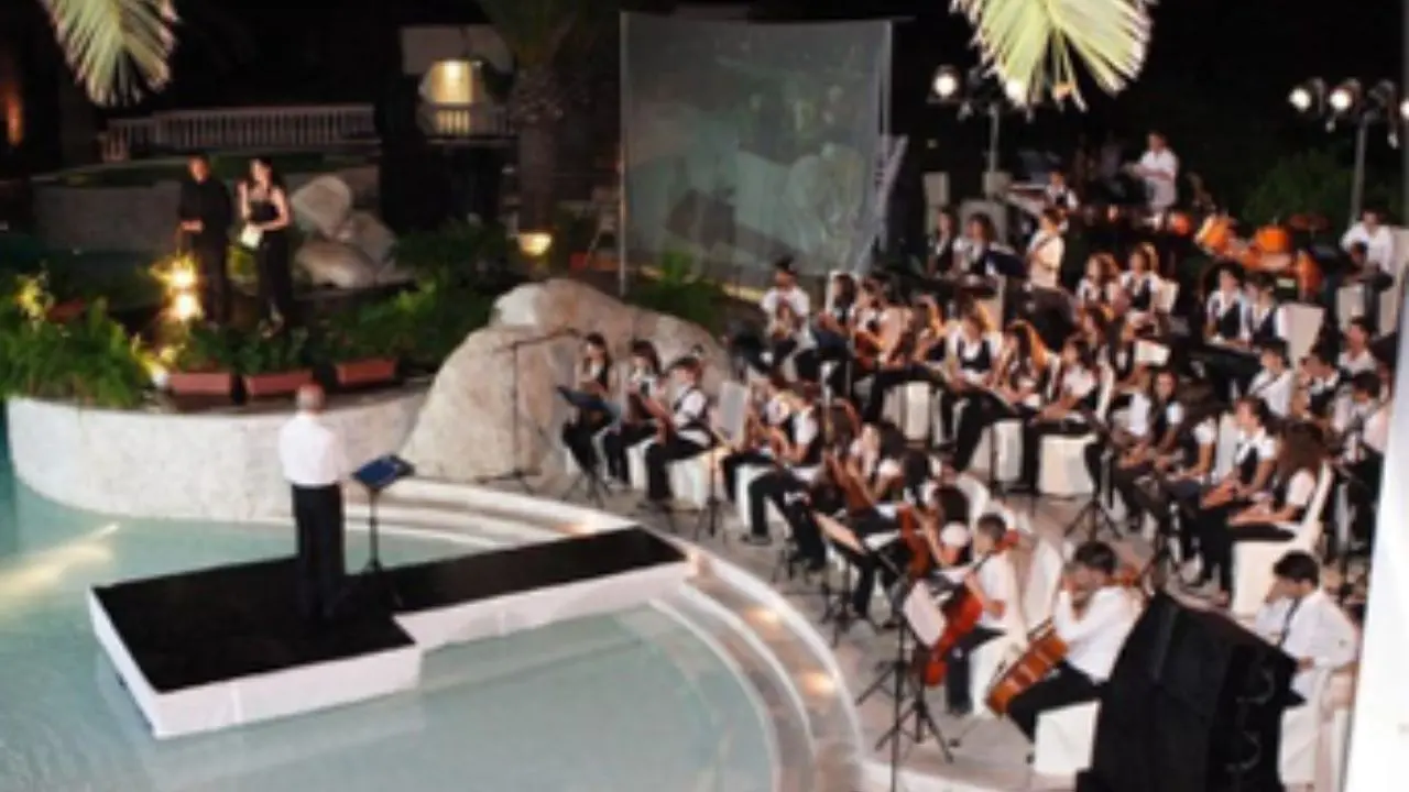 La musica che unisce Vibo Marina: successo per il concerto della giovane orchestra dell'Istituto Vespucci