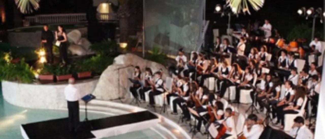 La musica che unisce Vibo Marina: successo per il concerto della giovane orchestra dell'Istituto Vespucci