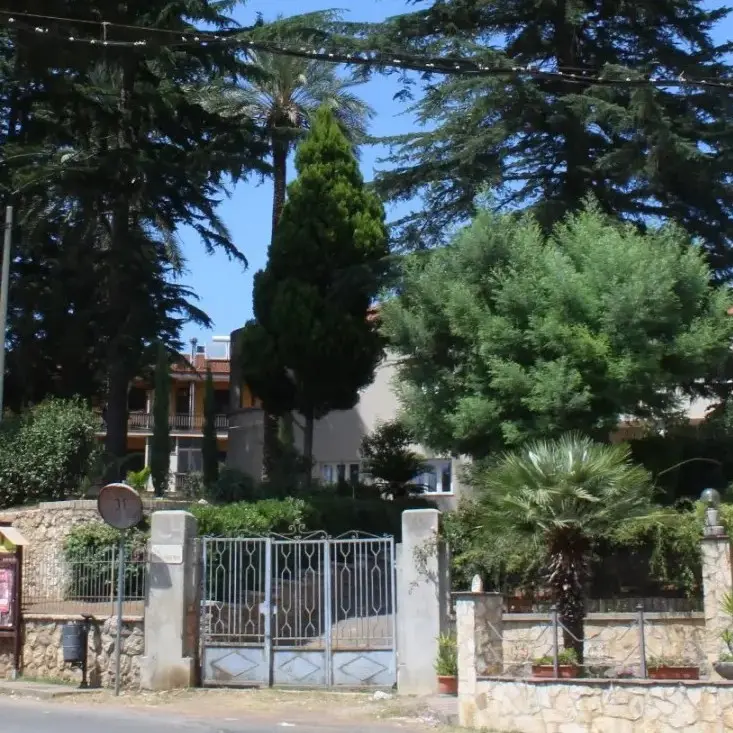 San Costantino Calabro, a Villa Sarmatina la personale dello scultore Giuseppe Famà