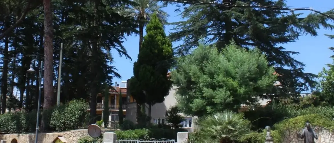San Costantino Calabro, a Villa Sarmatina la personale dello scultore Giuseppe Famà