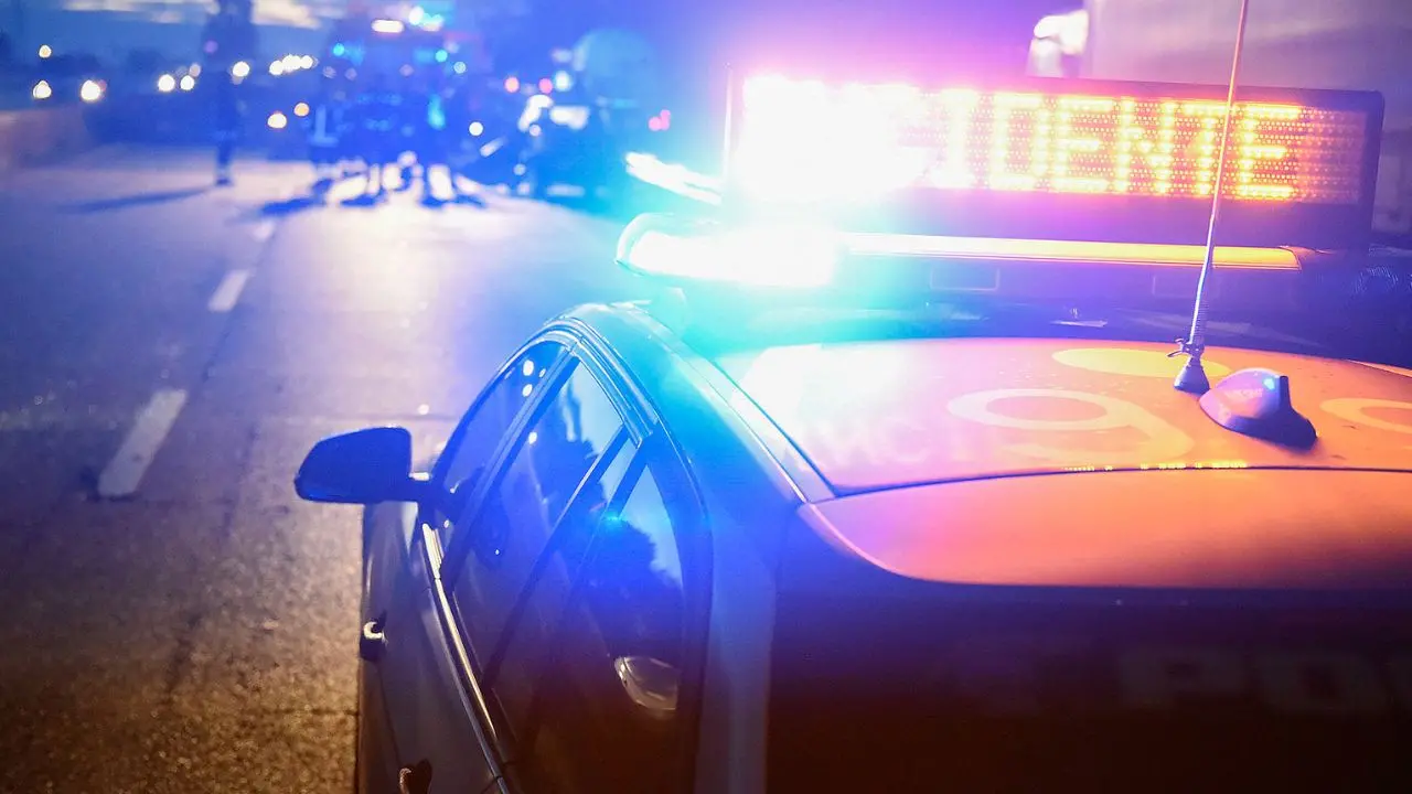 Minivan si ribalta in autostrada nel Catanese, un morto e 12 feriti: erano diretti a Vibo Valentia