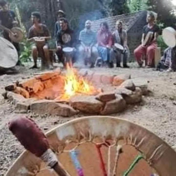 Nei boschi di Polia come un'antica tribù indiana: il Festival del fuoco per tornare in sintonia con la natura e se stessi