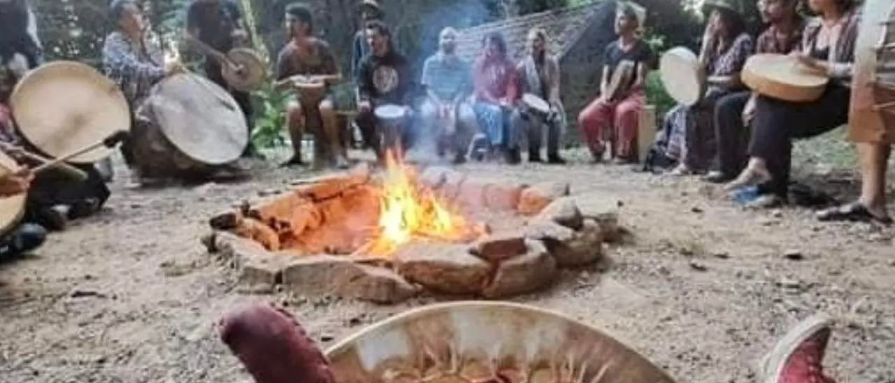 Nei boschi di Polia come un'antica tribù indiana: il Festival del fuoco per tornare in sintonia con la natura e se stessi