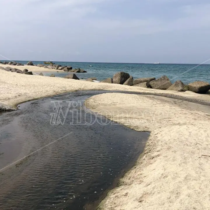Inquinamento del Sant’Anna, i consiglieri Lo Bianco e Fiorillo replicano a Gioia: «Chiudere il torrente? Servono proposte realizzabili»