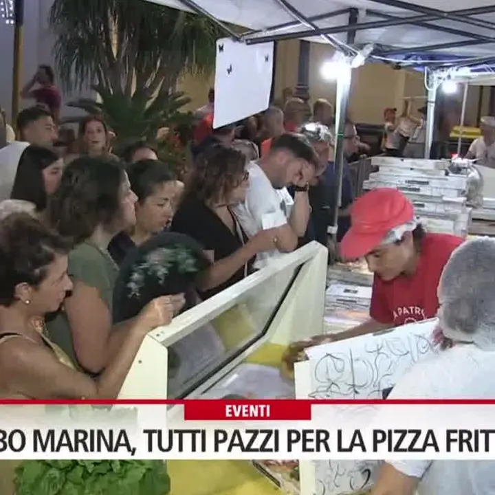 Vibo Marina, tutti pazzi per la pizza fritta: boom di presenze all'undicesima edizione della Sagra - Video