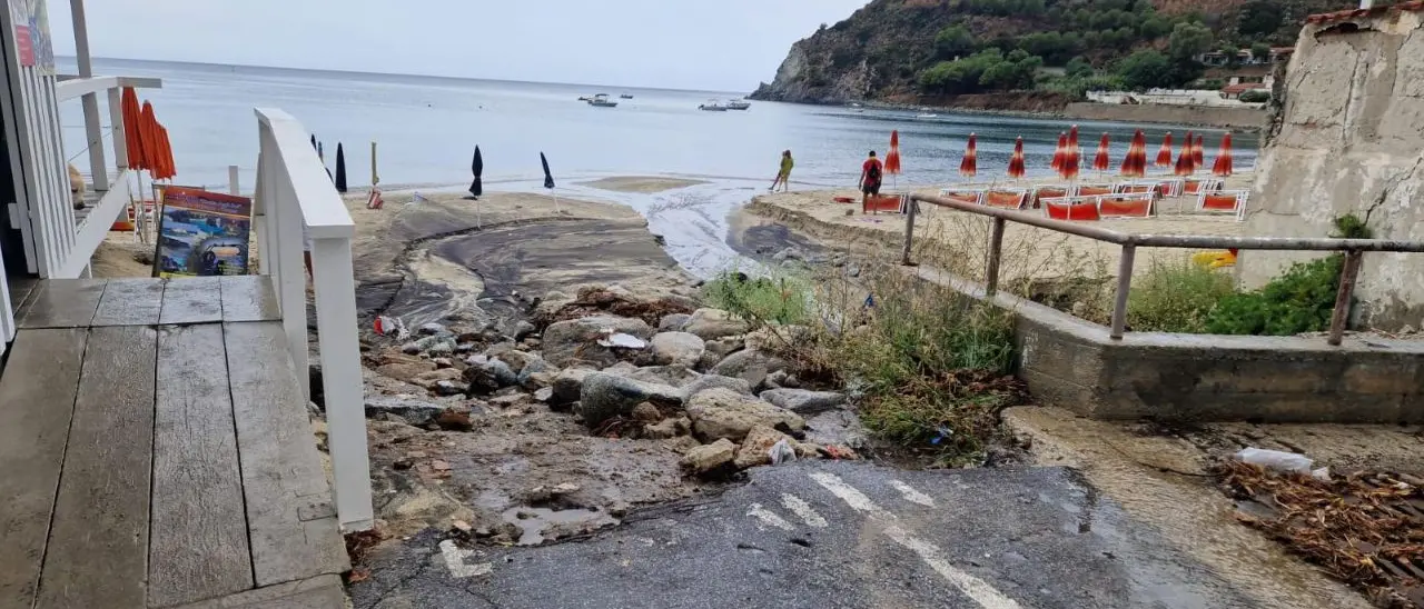 Erosione costiera a Ricadi: il Comune affida la progettazione per la difesa della baia