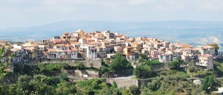 Verso le elezioni, ad Arena due (sulla carta) i candidati a sindaco: ecco le liste presentate