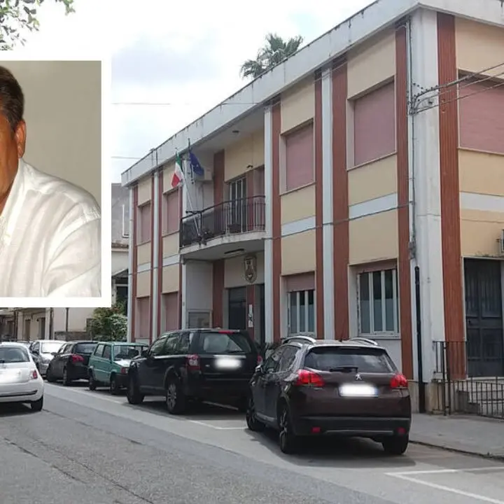 Parghelia, dopo le tensioni interne il sindaco Landro ricompatta la squadra e replica all’opposizione che però diserta il Consiglio