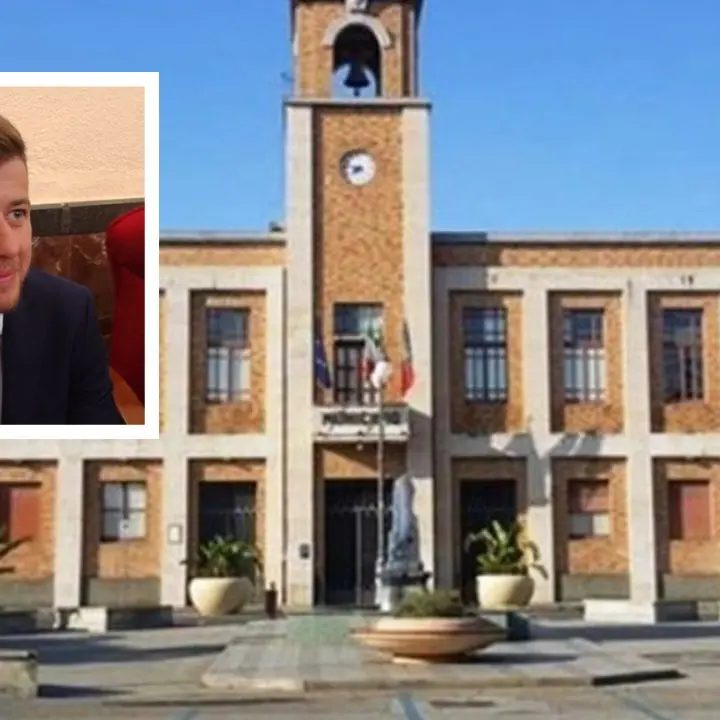 Il Comune di Vibo annuncia il servizio info su Whatsapp ma l’ex assessore Falduto sbotta: «Cose che avevamo già fatto noi»