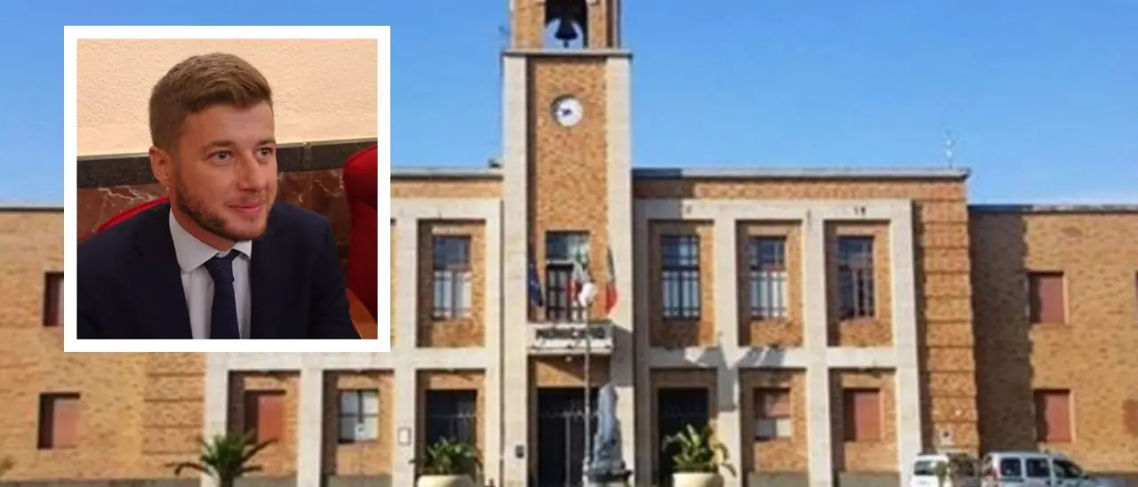 Il Comune di Vibo annuncia il servizio info su Whatsapp ma l’ex assessore Falduto sbotta: «Cose che avevamo già fatto noi»