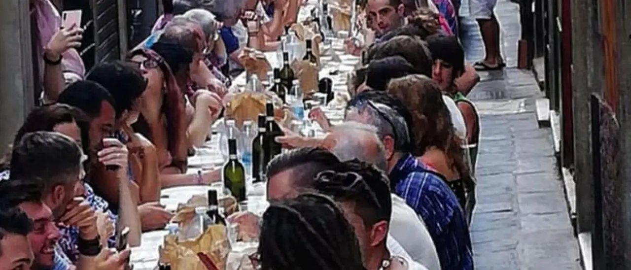 Spilinga, torna la “Tavolata” con oltre cento metri di convivialità e sapori lungo via Carducci