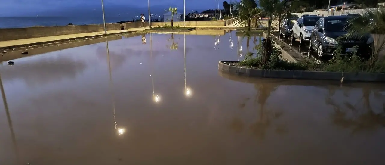 Pizzo, allagamenti nella zona Savelli. L'opposizione: «Opere pubbliche? Un disastro»