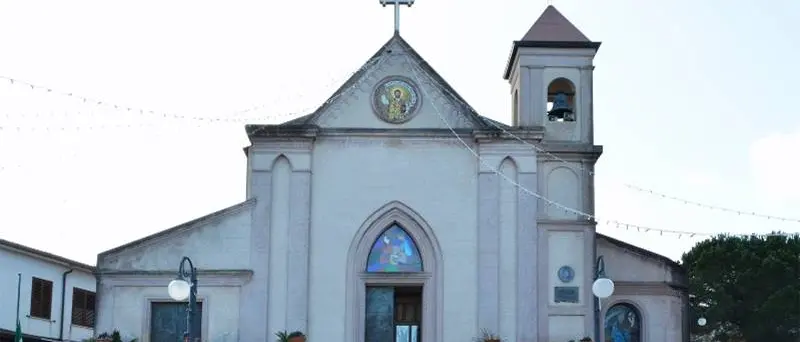 Favelloni, le offerte per la festa di piazza donate all'ospedale di Vibo