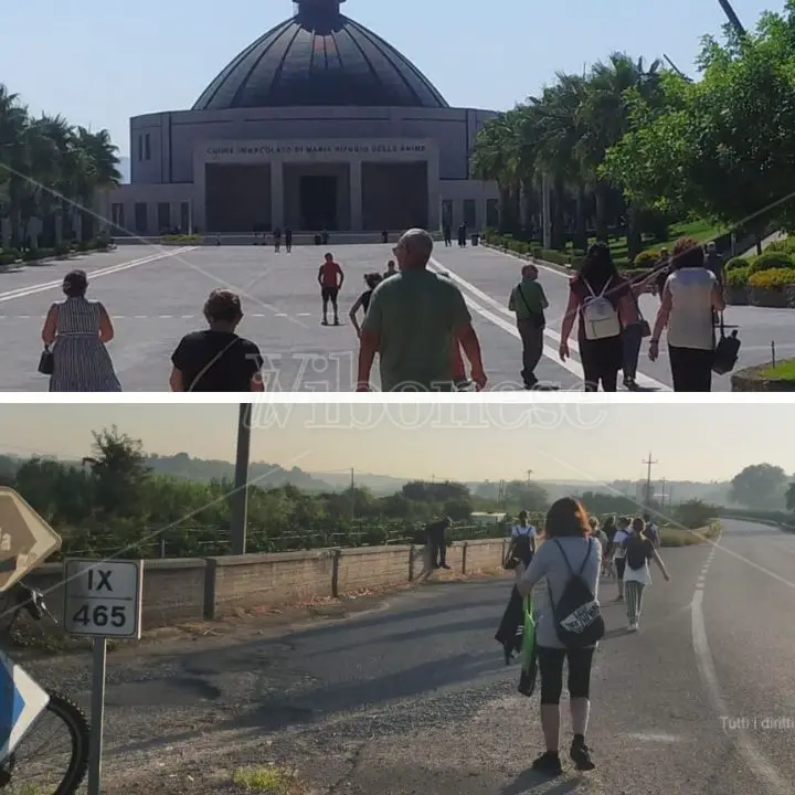 In cammino da Gioia Tauro a Paravati, i pellegrini: «Mamma Natuzza per noi è già Santa»