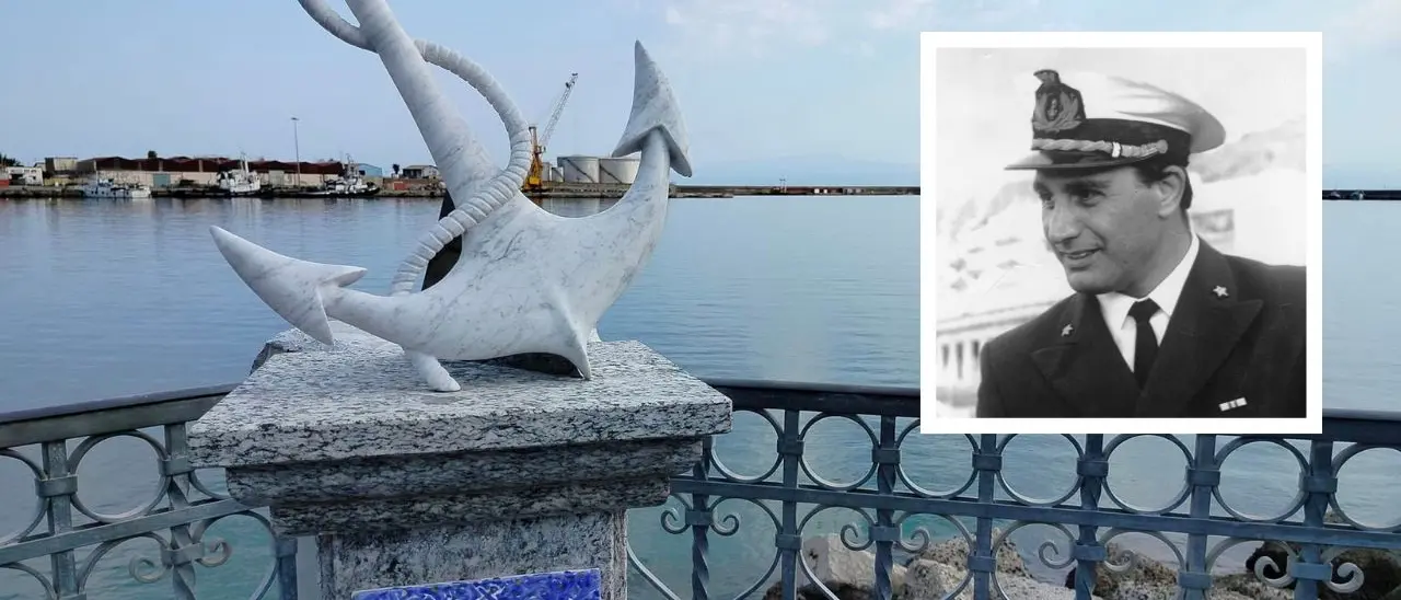 Vibo Marina, il belvedere intitolato al capitano Natale De Grazia nel 25esimo anno dalla sua misteriosa morte mentre indagava sulle navi dei veleni