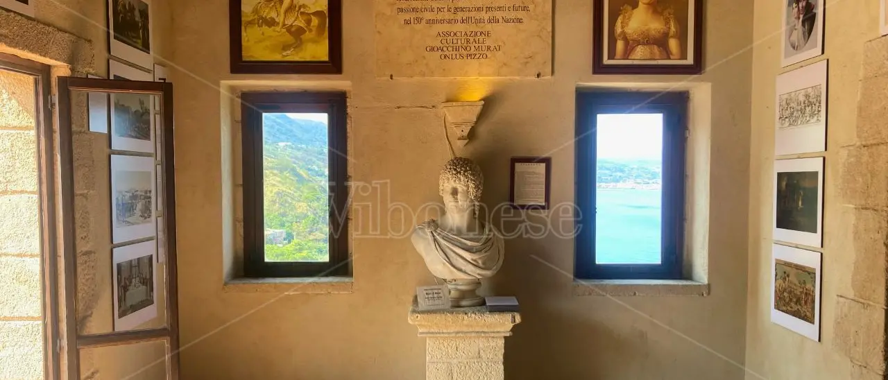 Murat prima di Mazzini, è lui il “padre” del Risorgimento: una mostra a Pizzo riscrive l’epopea del re di Napoli che proprio qui fu fucilato -Video
