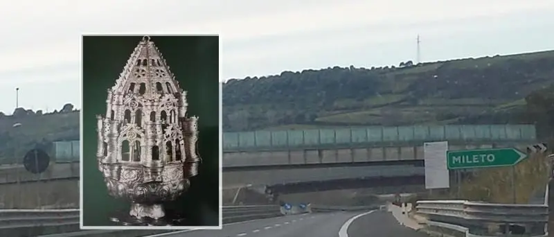 Il turibolo di Mileto sul mega cartellone dello svincolo autostradale