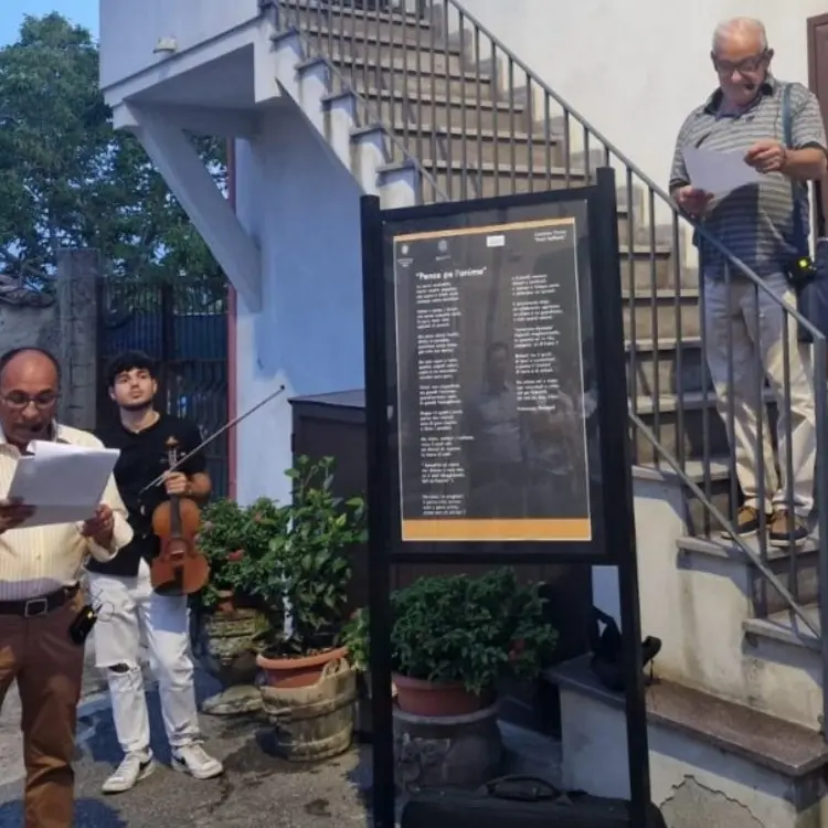 Mileto, a Comparni sorprende la magica atmosfera di musica e poesia con i “Vicoli narranti” -Foto