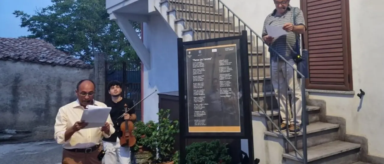 Mileto, a Comparni sorprende la magica atmosfera di musica e poesia con i “Vicoli narranti” -Foto